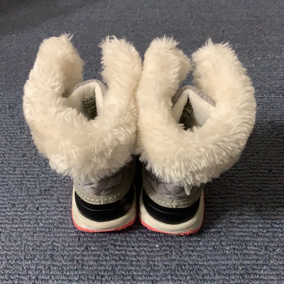 Carter’s winter/snow toddler boots - Picture 3 of 8